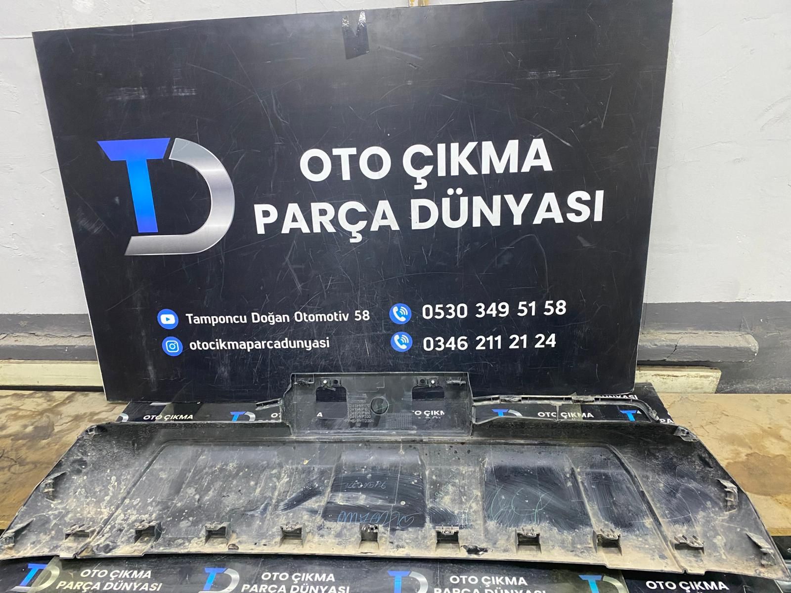 TOYOTA H�LUX �N TAMPON ALT PAR�ASI  [2020-2025]